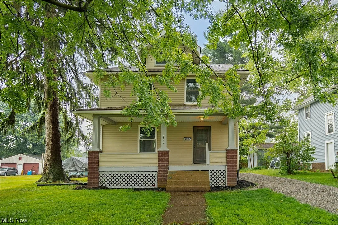 3826 Fairmount Blvd NE photo 1