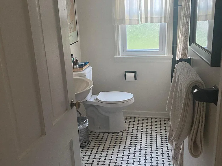 110 Colonial Rd — Photo 8