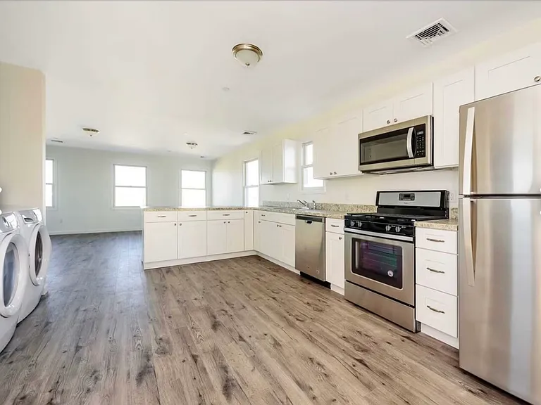 71 Illinois Ave #71 — Photo 1