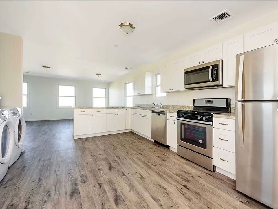 1st image of 71 Illinois Ave #71