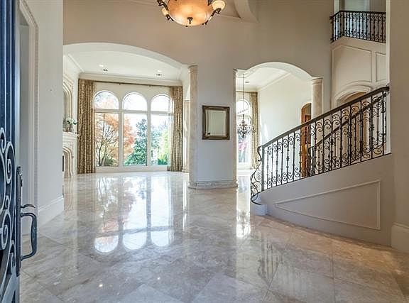 3rd image of 4901 Buena Vista Dr