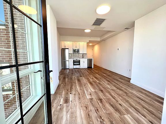 2nd image of 25-28 30th Dr #6
