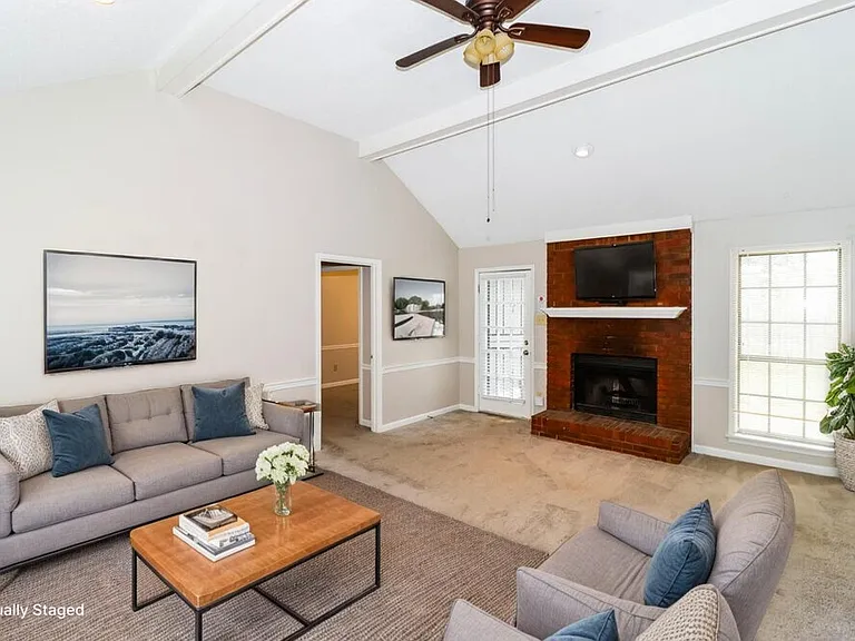 423 Cairn Cv — Photo 5