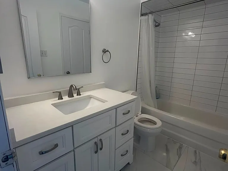 54 Henderson Cres — Photo 14