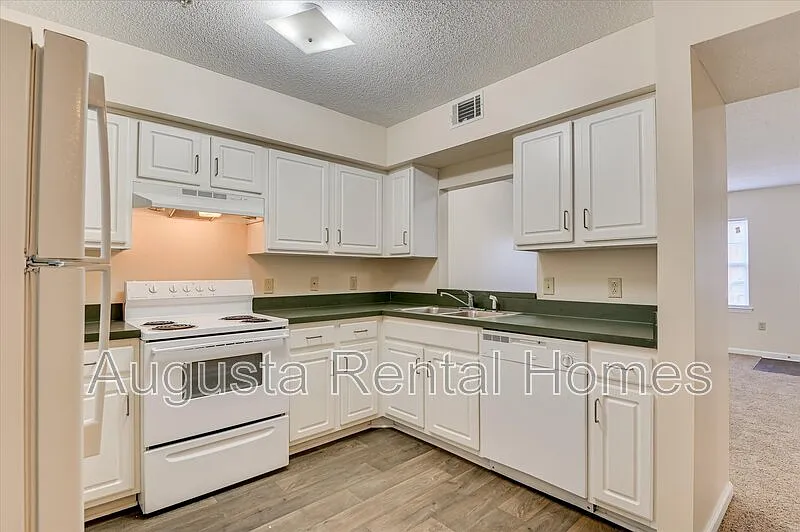 1 bed, 1.0 bath, 663 sqft, $910 — Photo 4