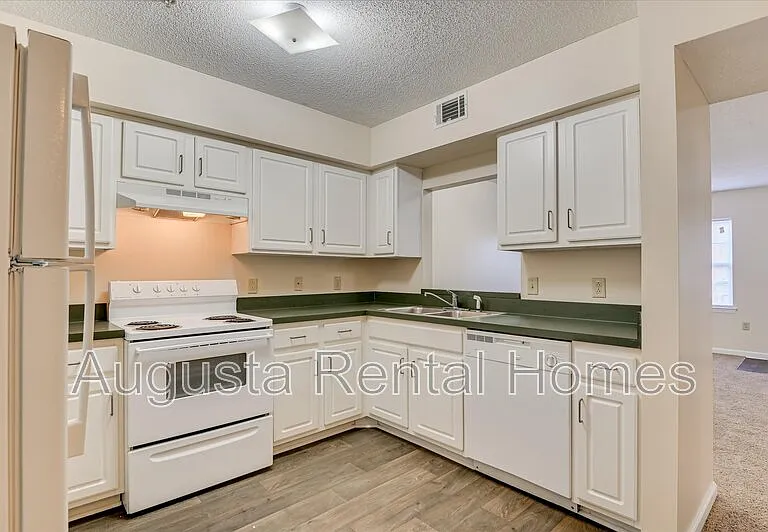 1425 Lee Beard Way #109 — Photo 4
