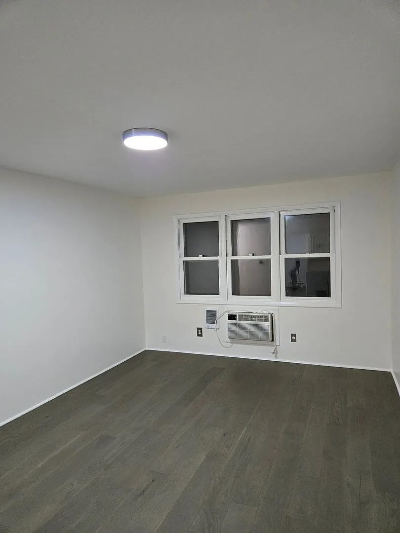 Charming 2BR Condo in Bethel — Photo 1