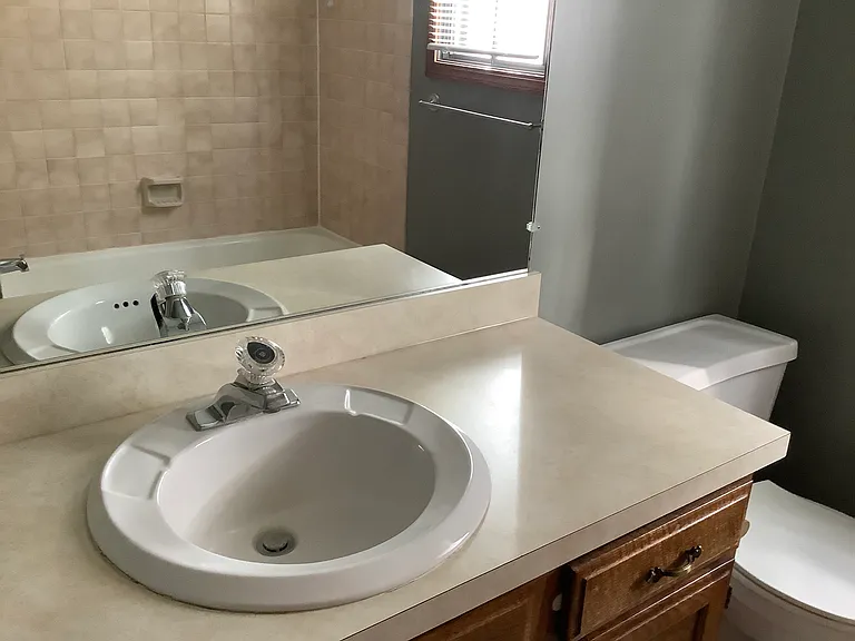 East bedroom bath area, opposite the tiled tub shower