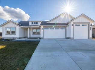 11910 Dunsmuir Dr, Pasco, WA