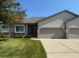 53172 Pineridge Dr, Chesterfield, MI 48051