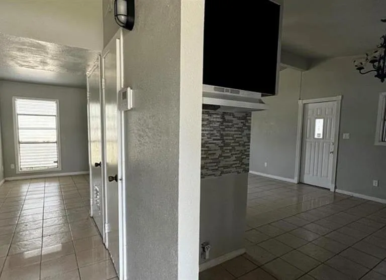 1822 E Madison Ave — Photo 11