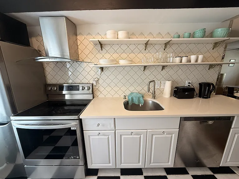 915 SW 8th St #102 — Photo 9