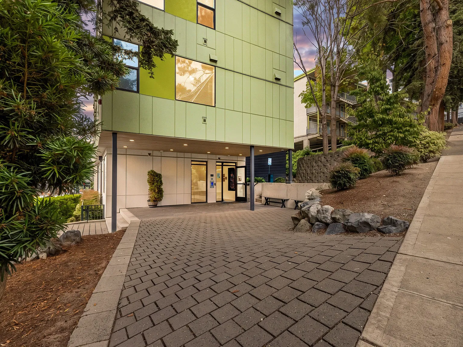 Enve on Eastlake Apartments — Photo 4