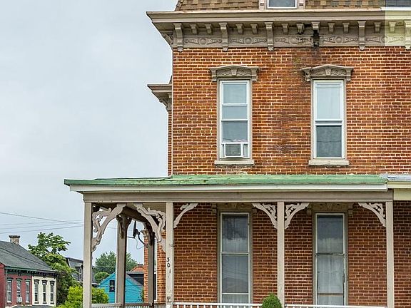 2nd image of 301 Chestnut St