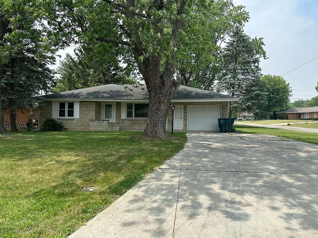 3 bed, 1067 sqft, $1,250 — Photo 1