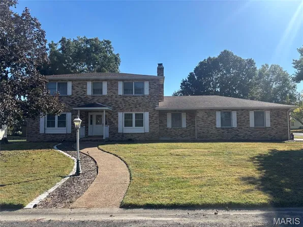660 W 3rd St, Trenton, IL 62293