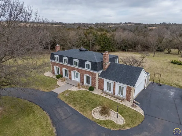 4210 Wam Teau Dr, Wamego, KS 66547