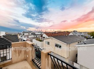 435 1/2 Carnation Ave, Corona Del Mar, CA 92625