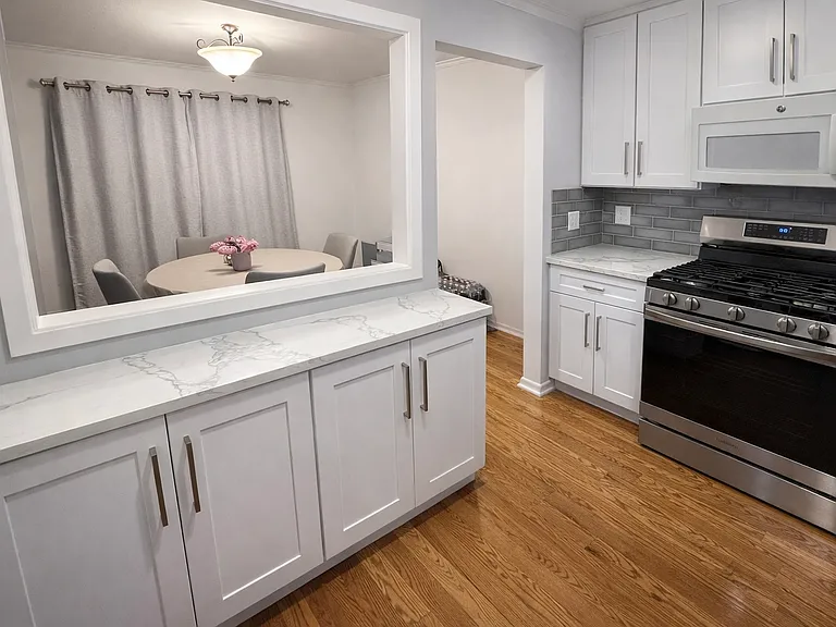7030 Newport Dr — Photo 3