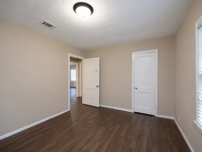 305 Harris Blvd — Photo 12
