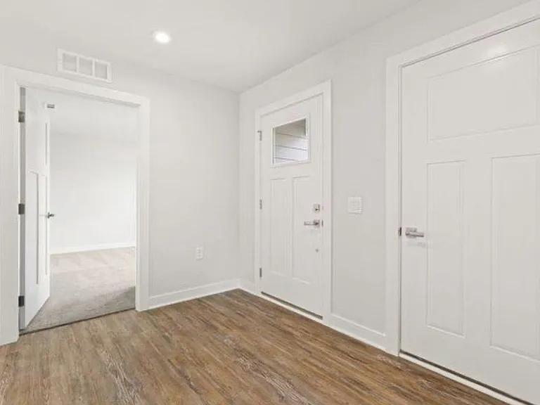 1105 Wilkinson Ln — Photo 8