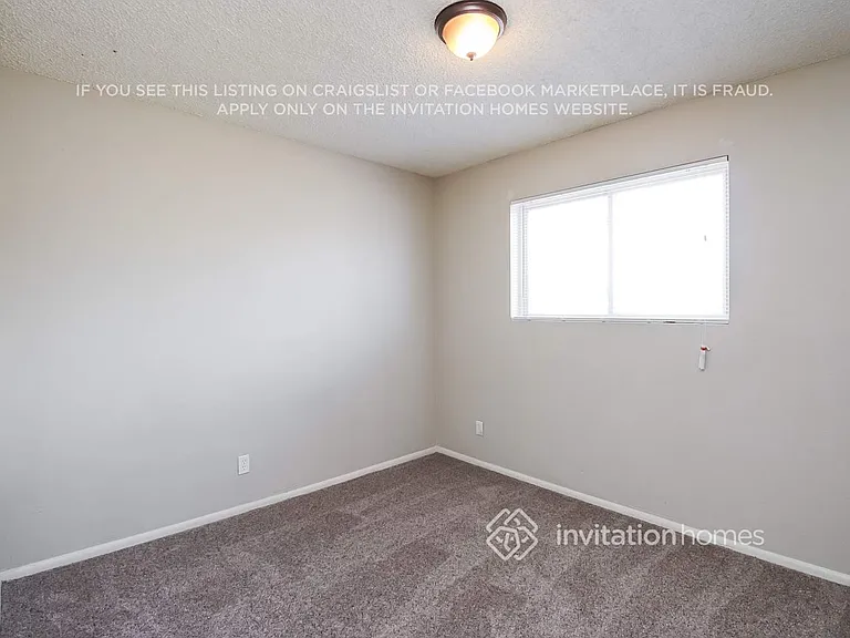 1249 E 8th St — Photo 11