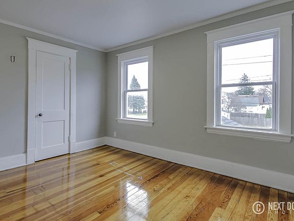 4th image of 521 Garfield Ave NW
