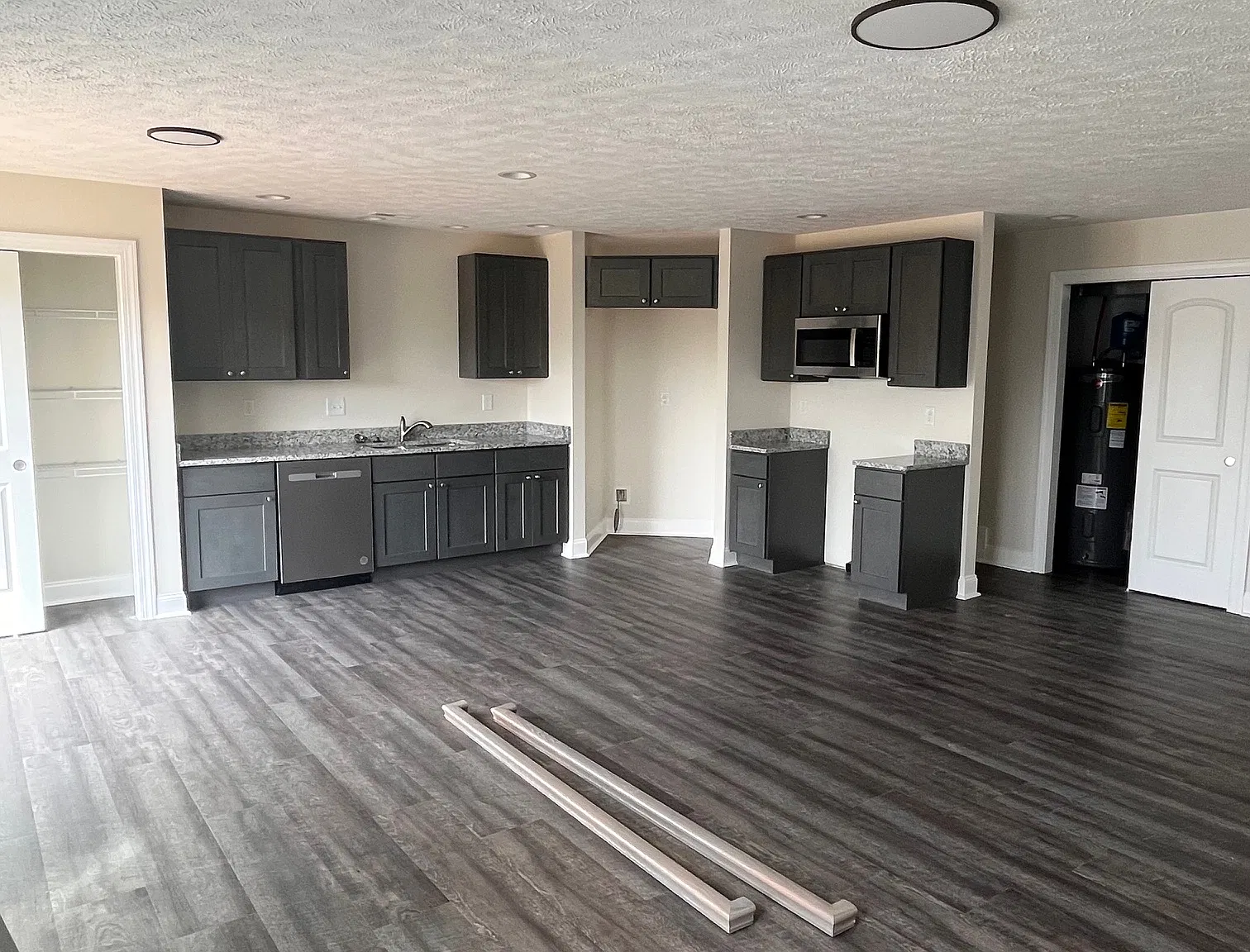 3 bed, 3.5 bath, 1647 sqft, $1,800 — Photo 2
