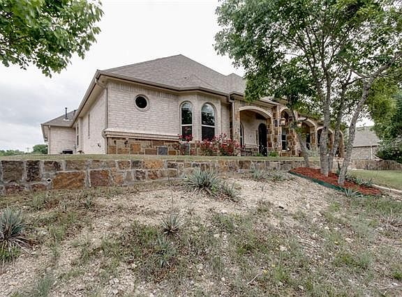 3rd image of 412 Golden Oak Ct
