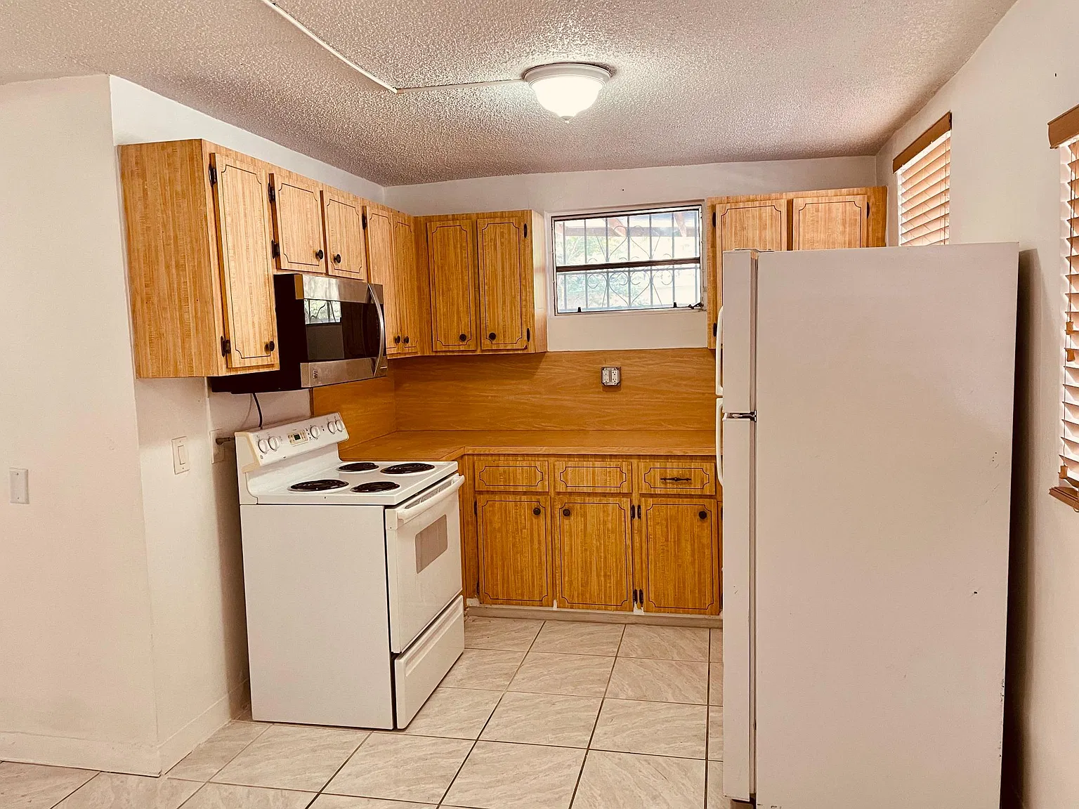 1447 NW 16th Ave — Photo 3
