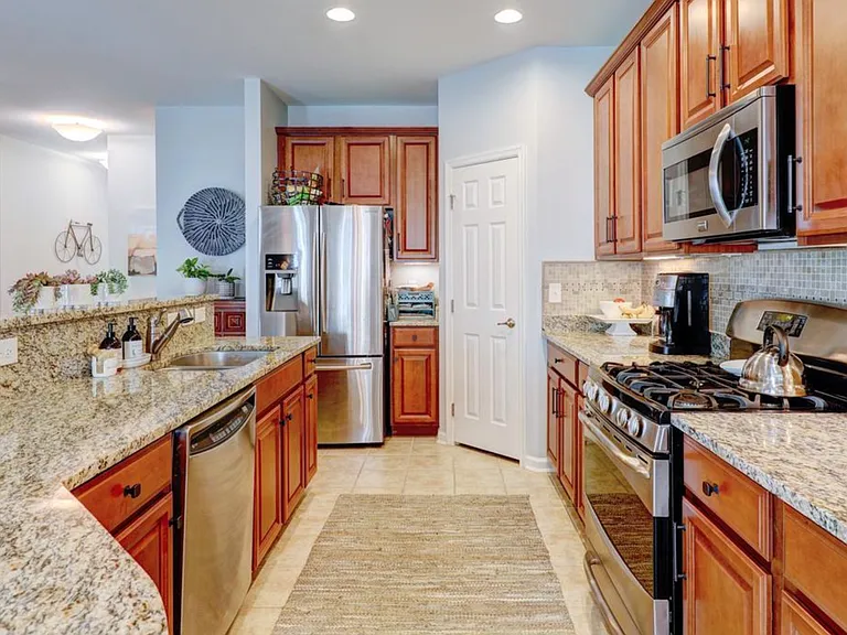 33121 Seashore Ln — Photo 4