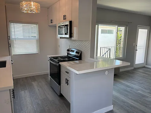 12210 Magnolia Blvd #5 Photo 1