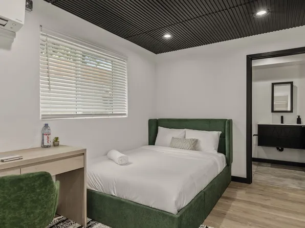 A 5 bedroom, 4 bathroom Fully Furnished Apartment at 1517 1/2 Selby Ave.