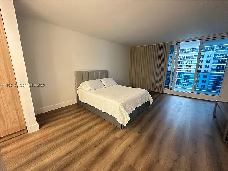 2301 Collins Ave #1421 — Photo 13