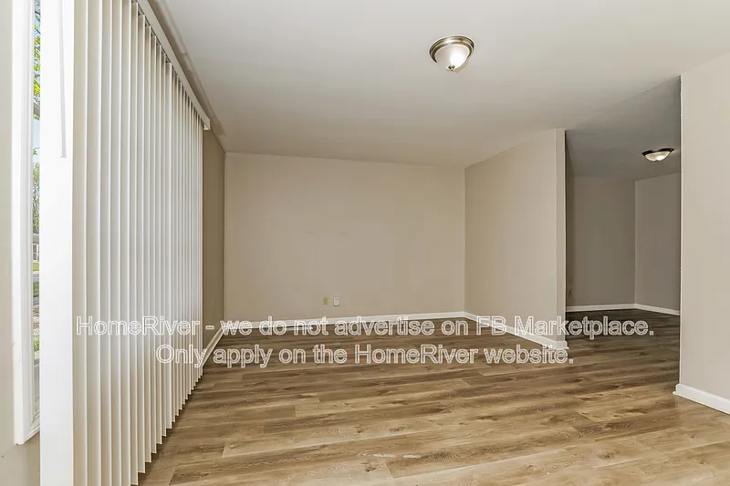 3 bed, 1.0 bath, 975 sqft, $1,560 — Photo 4