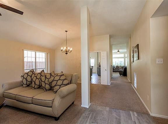4th image of 10913 Columbia Dr