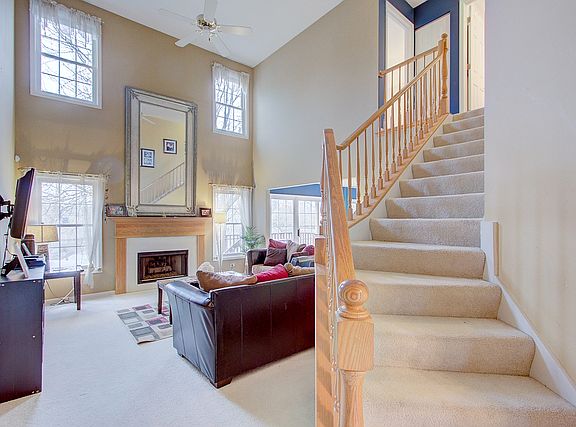 3rd image of 374 Prairie Meadow Ln
