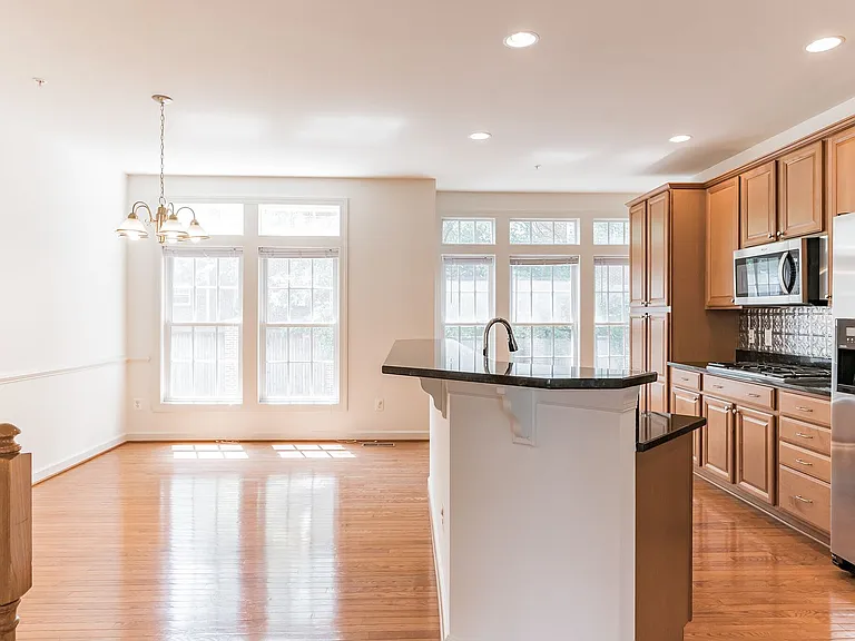 908 W Glebe Rd — Photo 11