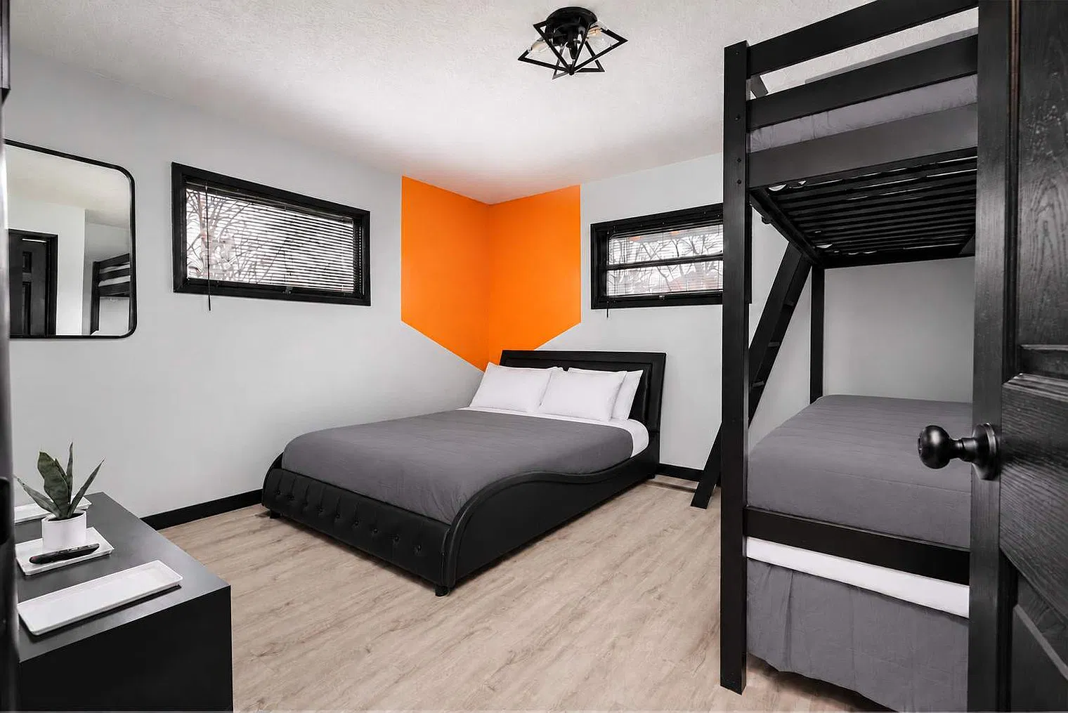 3 bed, 2.0 bath, 1194 sqft, $7,677 — Photo 3