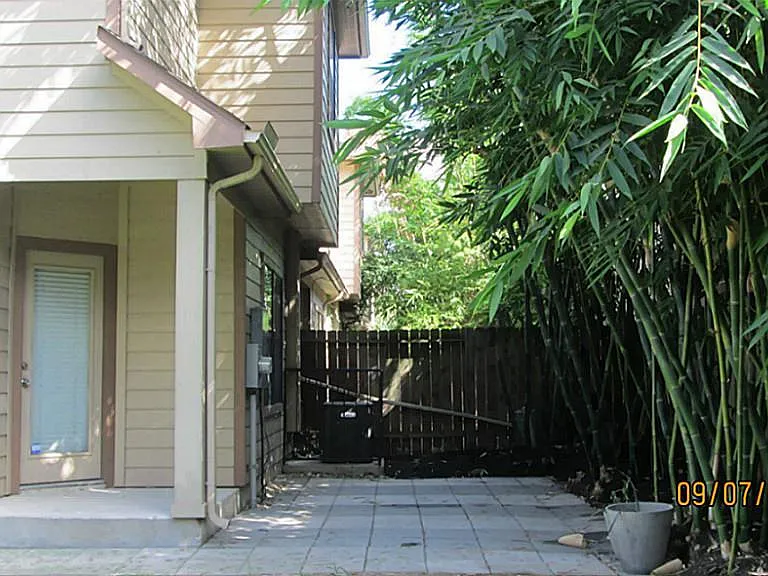5202 Brinkman Ct — Photo 4
