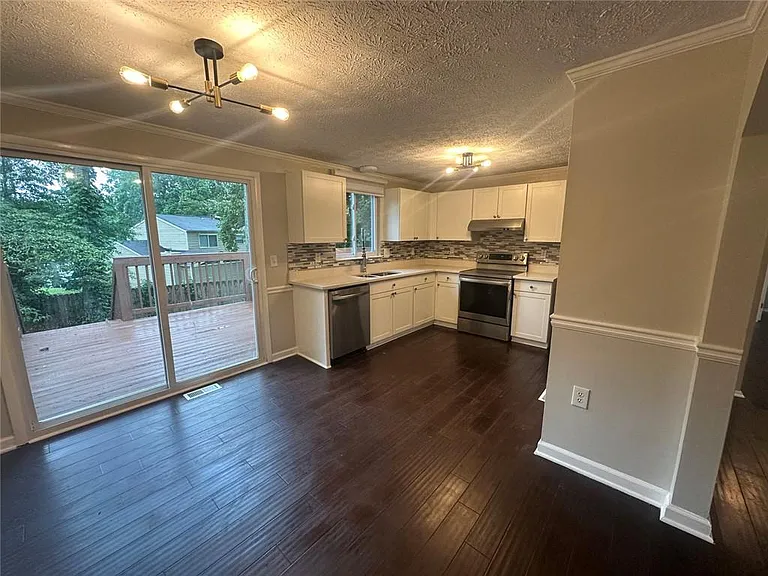 2205 Mill Wood Ct — Photo 13