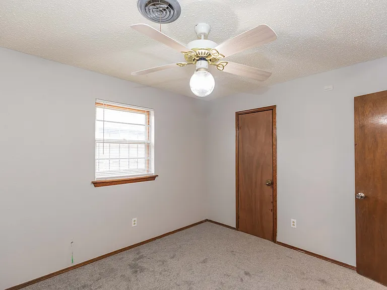 1950 Howard Dr #1950 — Photo 5