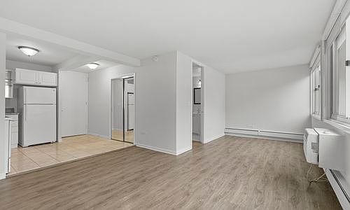 2nd image of 1342 N Dearborn St