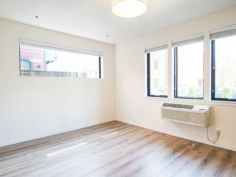 6015 S Virginia Ave #108 — Photo 3