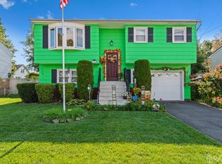 24 Harmony Way, Sewaren, NJ