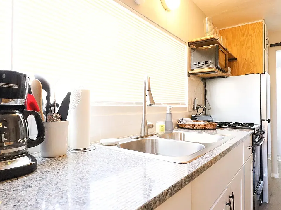 219 Girard Blvd SE #2F