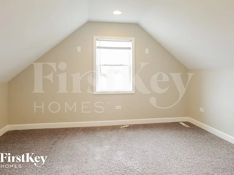 8025 S Kolin Ave — Photo 11
