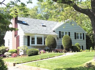 145 Sycamore Ave, Livingston, NJ 07039