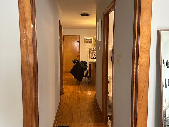 5th image of 1522 W Melrose St #1-F