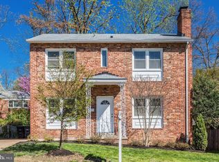 4627 9th St S, Arlington, VA 22204
